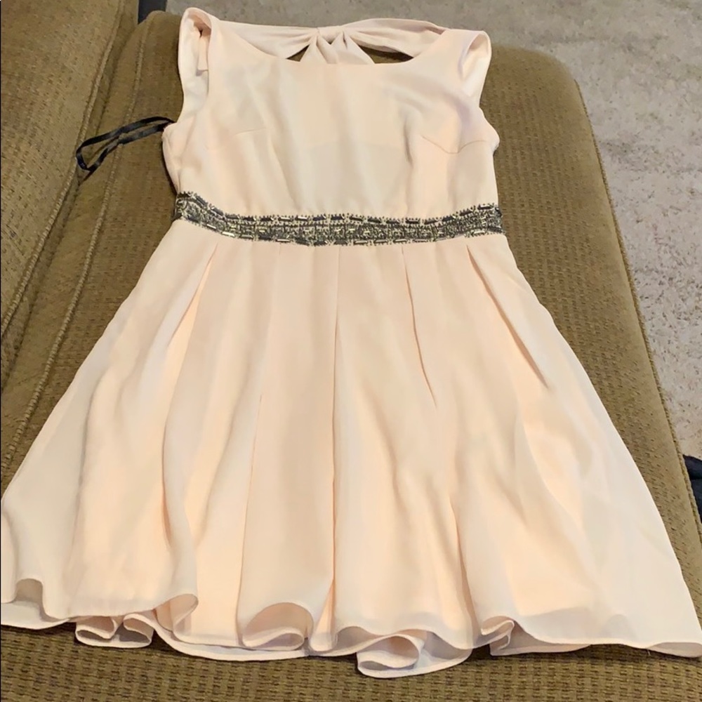 Super cute dress with an open back